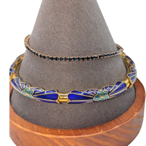 Blue Theme Jewelry Lot of Three Necklaces & Two Bracelets - Picture 4 of 6